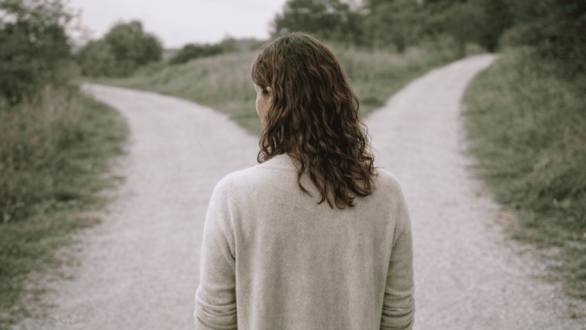 Necesidad de aprobación y dificultad para tomar decisiones personales